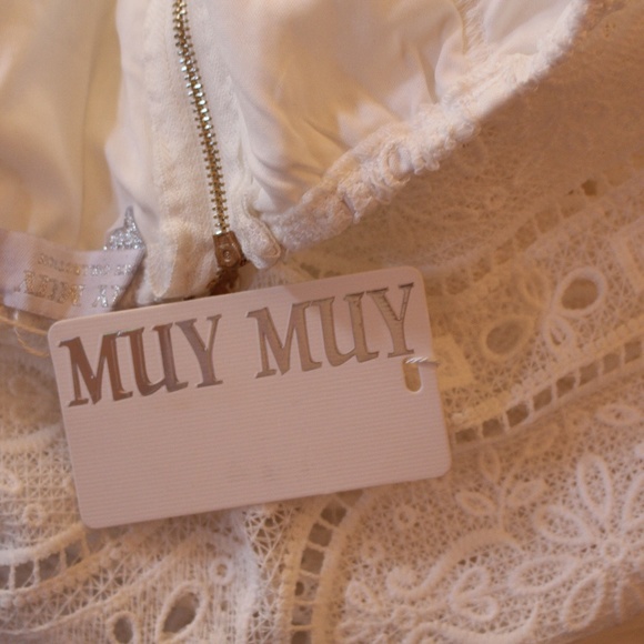 Muy Muy, White off the shoulder  Crochet lace crop top - Picture 12 of 12